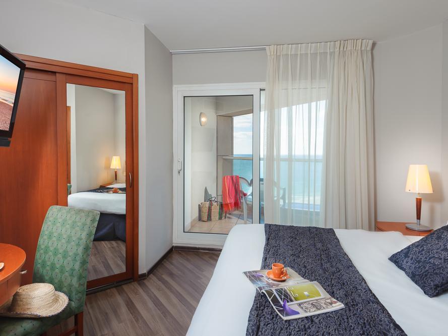 Arena Hotel By The Beach Bat Yam Exterior foto