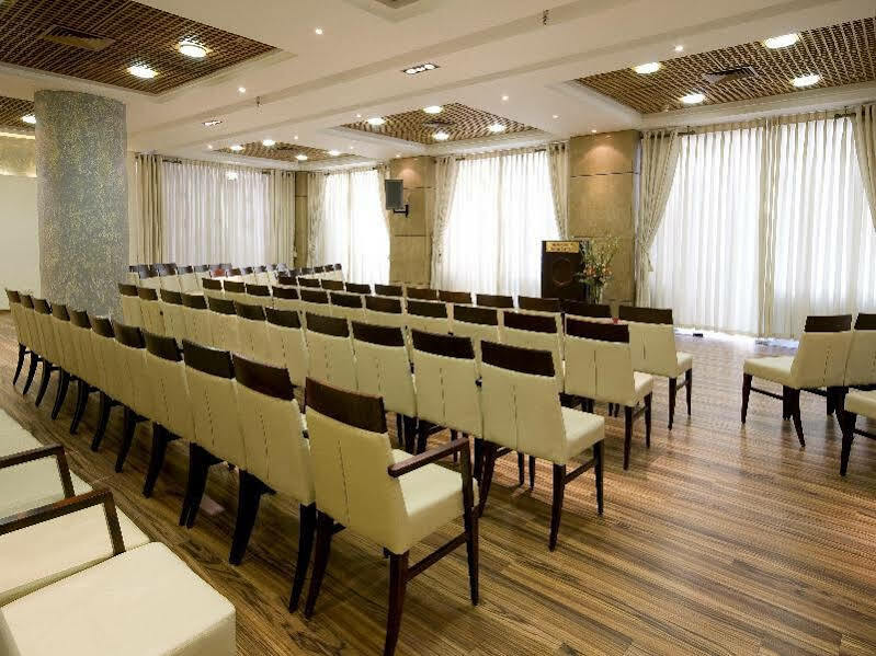 Arena Hotel By The Beach Bat Yam Exterior foto